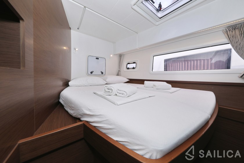 Lagoon 42 - Yacht Charter Sailica