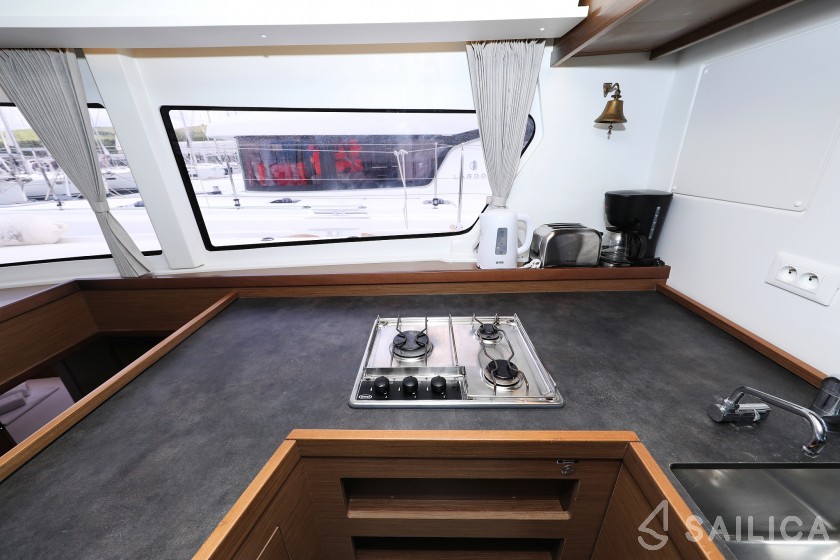 Lagoon 42 - Yacht Charter Sailica