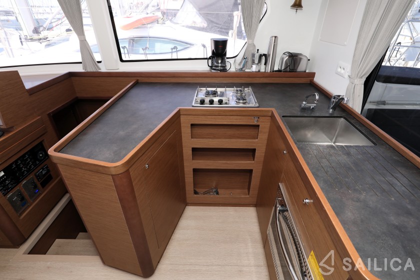 Lagoon 42 - Yacht Charter Sailica