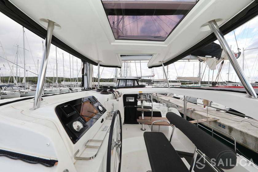 Lagoon 42 - Yacht Charter Sailica
