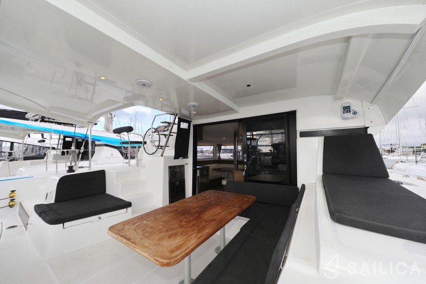 Lagoon 42 - Yacht Charter Sailica