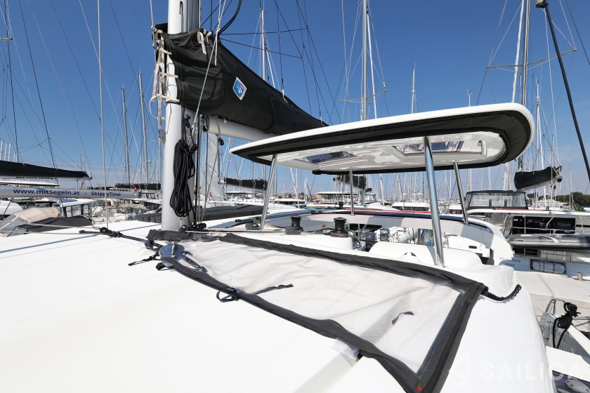 Lagoon 42 - Yacht Charter Sailica