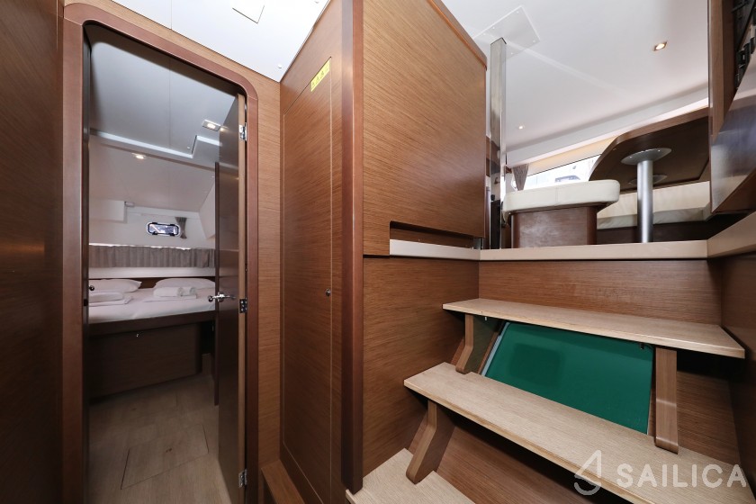 Lagoon 42 - Yacht Charter Sailica