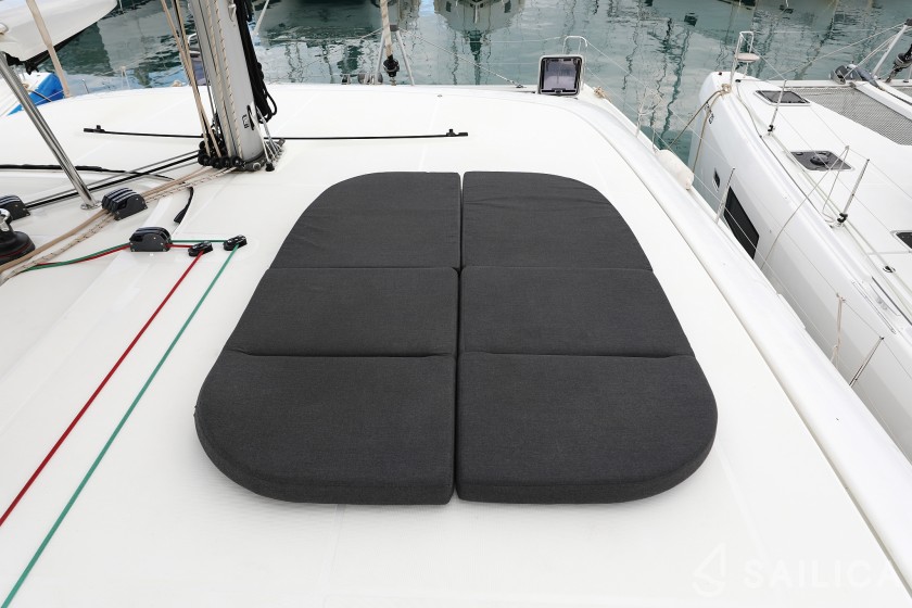 Lagoon 42 - Yacht Charter Sailica