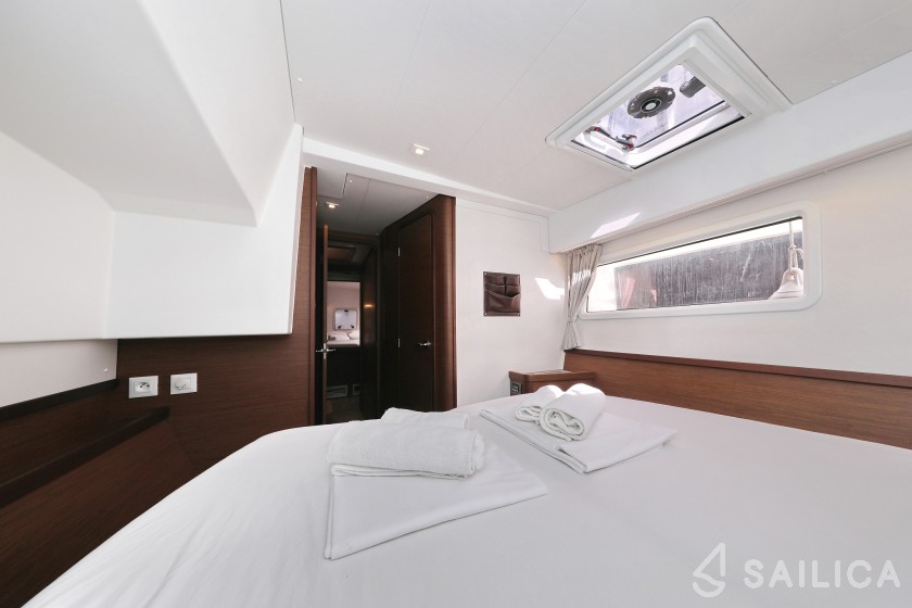 Lagoon 42 - Yacht Charter Sailica