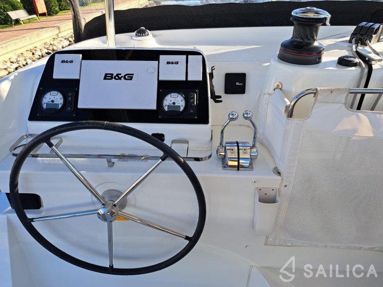 Lagoon 42 - Yacht Charter Sailica