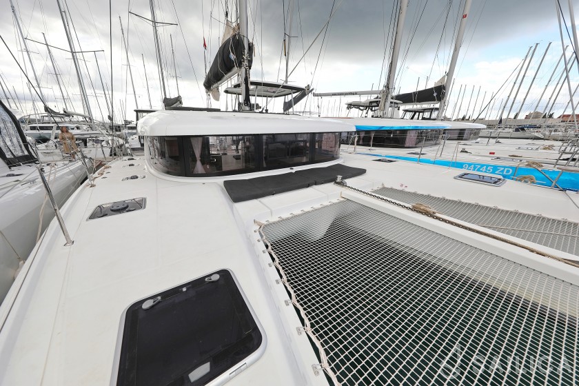 Lagoon 42 - Yacht Charter Sailica