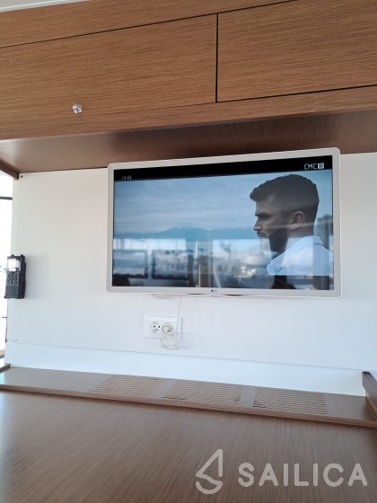 Lagoon 42 - Yacht Charter Sailica