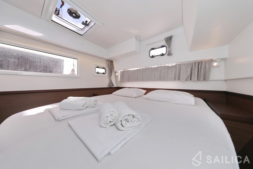 Lagoon 42 - Yacht Charter Sailica