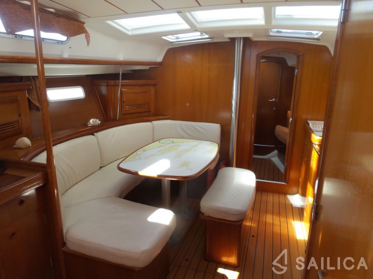 Oceanis 393 - Yacht Charter Sailica