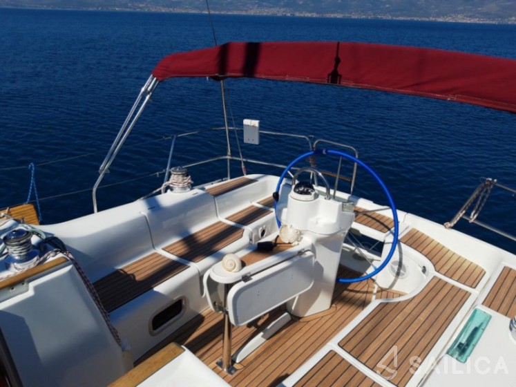 Oceanis 393 - Yacht Charter Sailica