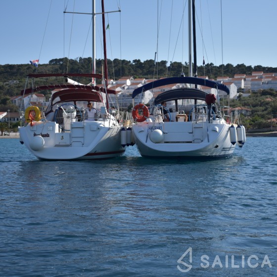Oceanis 393 - Yacht Charter Sailica