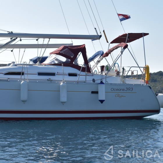 Oceanis 393 - Yacht Charter Sailica