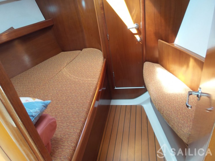 Oceanis 393 - Yacht Charter Sailica