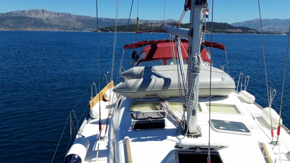 Oceanis 393 - Yacht Charter Sailica