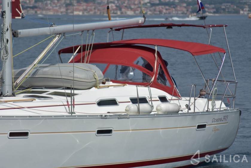 Oceanis 393 - Yacht Charter Sailica
