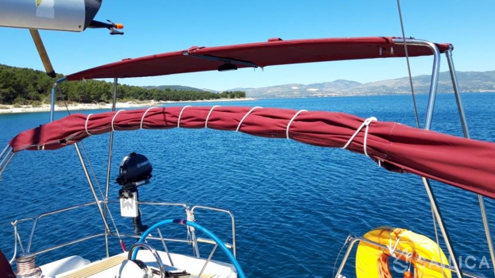 Oceanis 393 - Yacht Charter Sailica