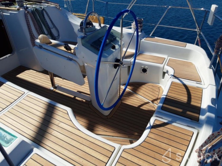 Oceanis 393 - Yacht Charter Sailica