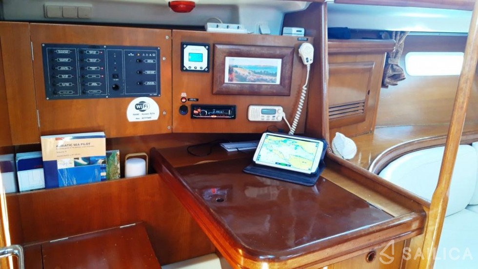 Oceanis 393 - Yacht Charter Sailica