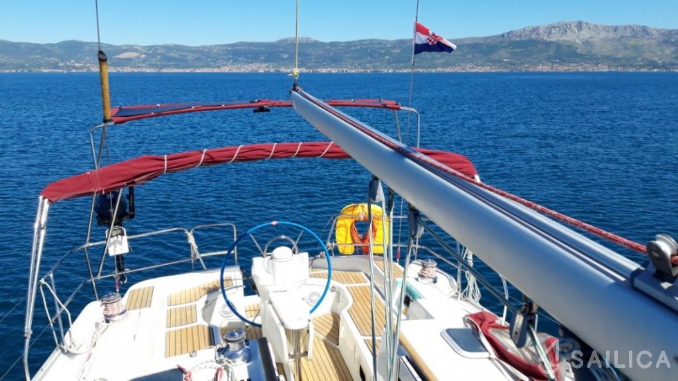 Oceanis 393 - Yacht Charter Sailica