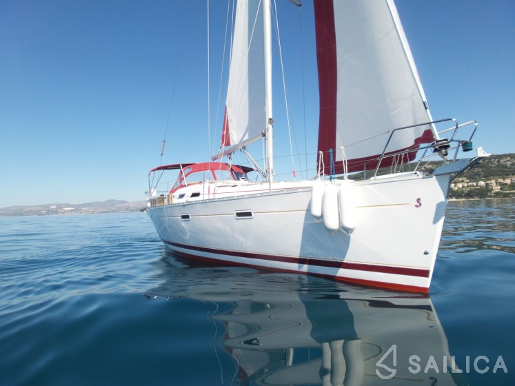 Oceanis 393 - Yacht Charter Sailica