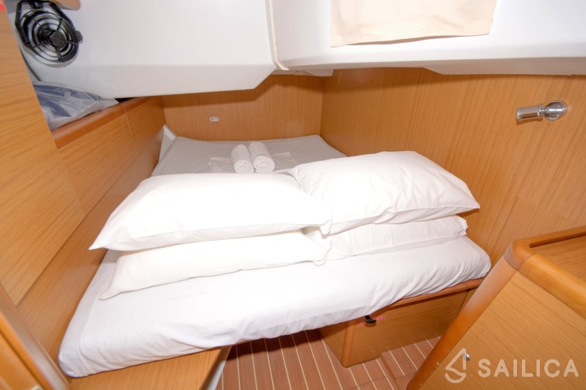 Sun Odyssey 44i - Yacht Charter Sailica