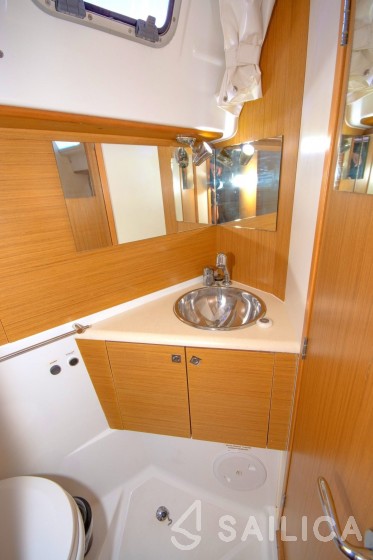 Sun Odyssey 44i - Yacht Charter Sailica