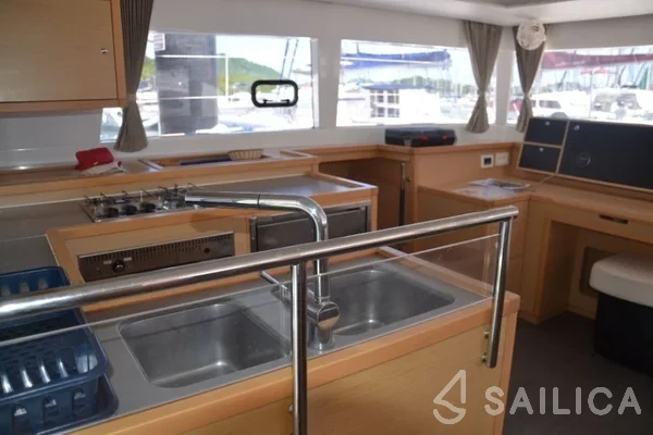 Lagoon 450 - Yacht Charter Sailica