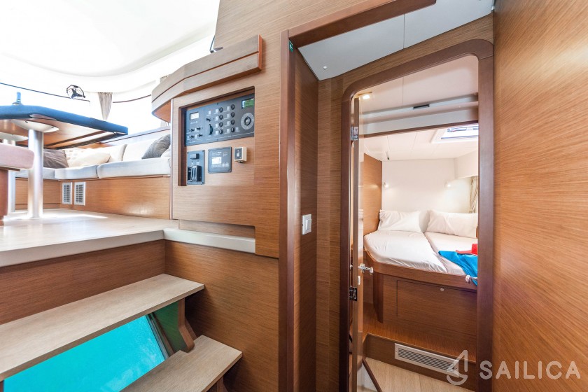 Lagoon 42 - Yacht Charter Sailica