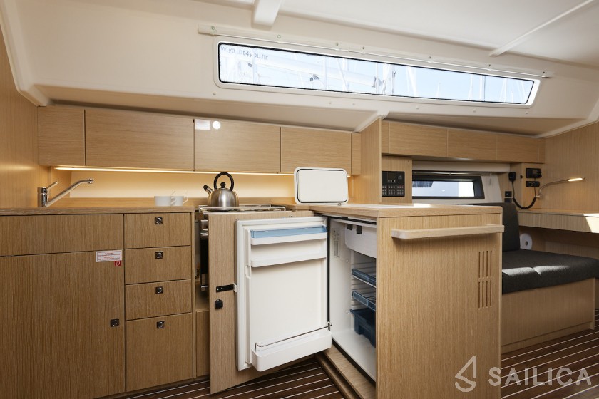 Bavaria C42 - Yacht Charter Sailica