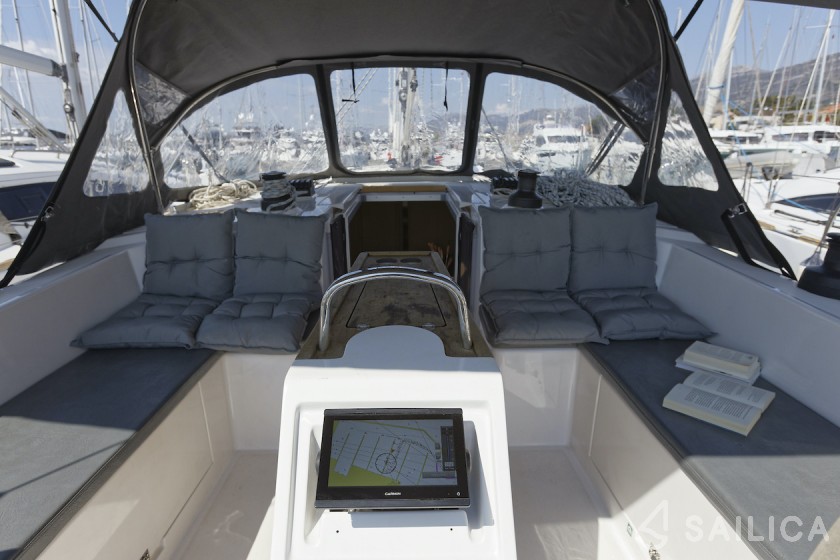 Bavaria C42 - Yacht Charter Sailica