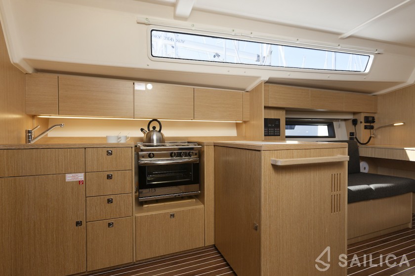 Bavaria C42 - Yacht Charter Sailica