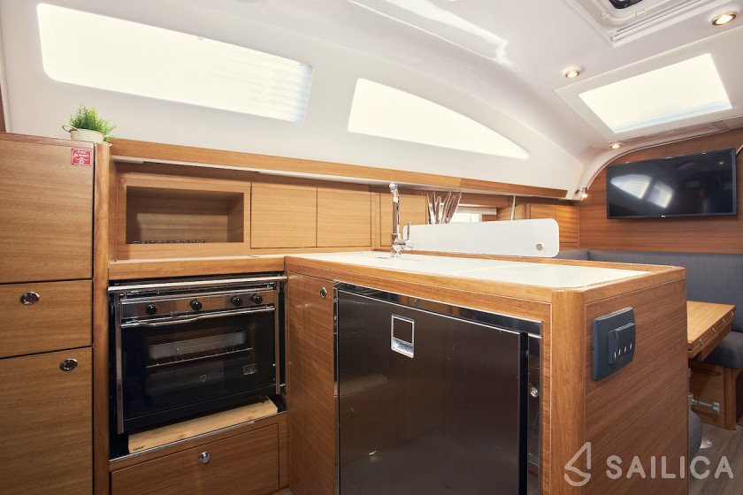 Elan Impression 40.1 - Yacht Charter Sailica
