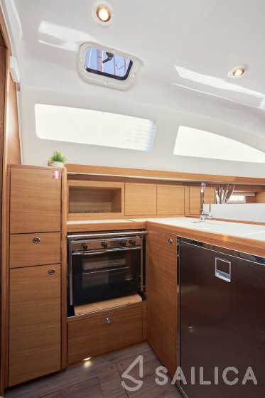 Elan Impression 40.1 - Yacht Charter Sailica