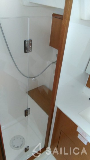 Bavaria C45 - Yacht Charter Sailica