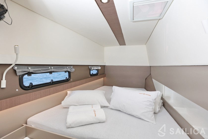 Bali 4.1 - Yacht Charter Sailica