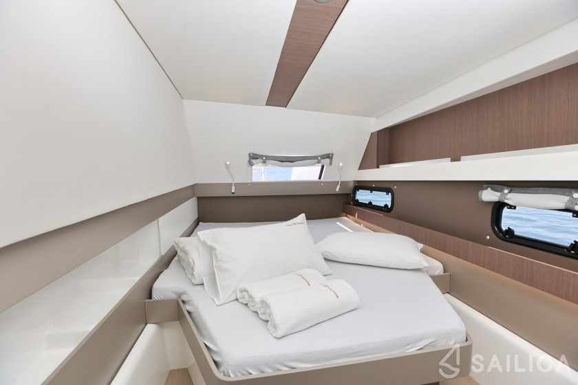 Bali 4.1 - Yacht Charter Sailica