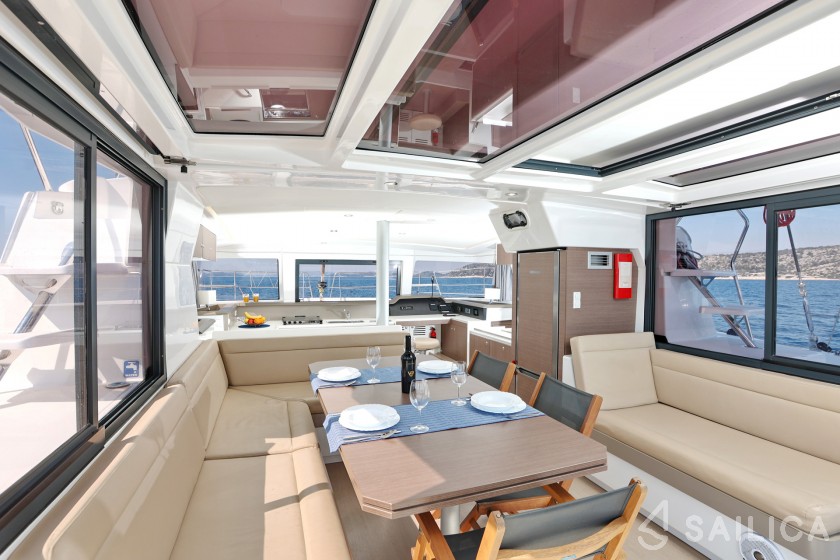 Bali 4.1 - Yacht Charter Sailica