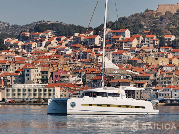 Bali 4.1 - Yacht Charter Sailica