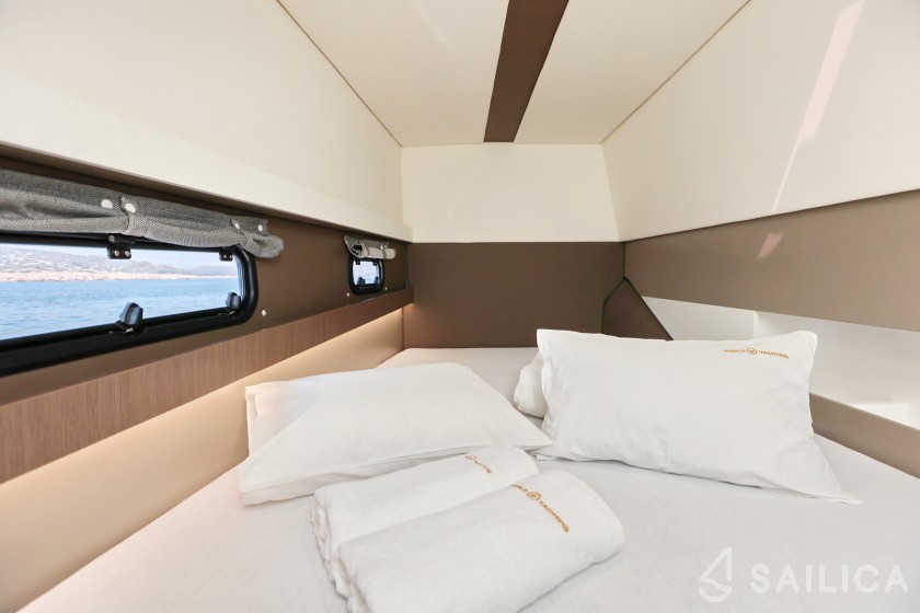 Bali 4.1 - Yacht Charter Sailica