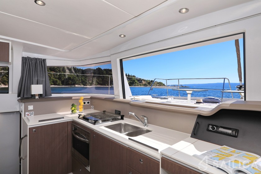 Bali 4.1 - Yacht Charter Sailica