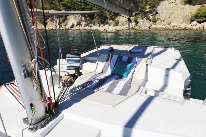 Bali 4.1 - Yacht Charter Sailica