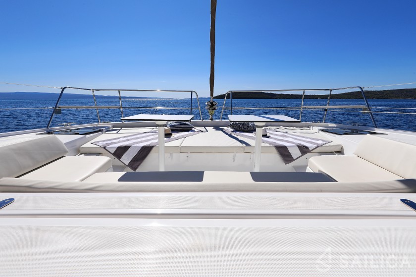 Bali 4.1 - Yacht Charter Sailica