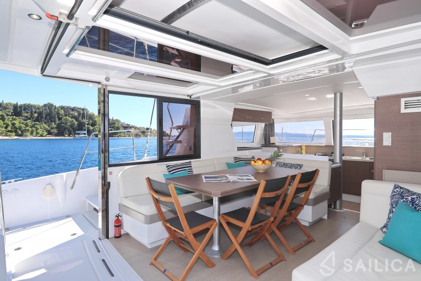 Bali 4.1 - Yacht Charter Sailica