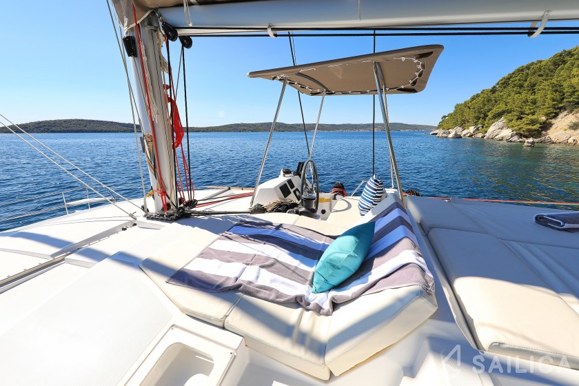 Bali 4.1 - Yacht Charter Sailica