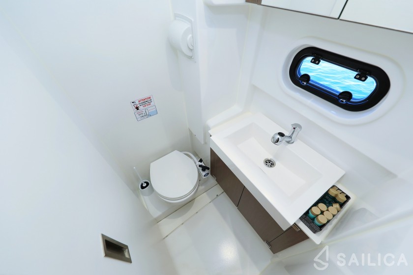 Bali 4.1 - Yacht Charter Sailica