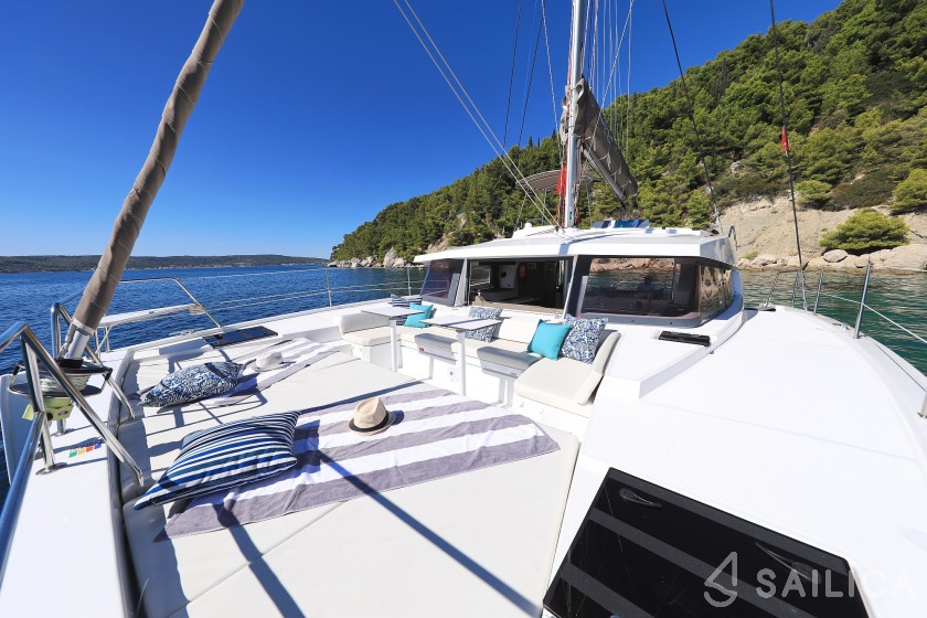 Bali 4.1 - Yacht Charter Sailica