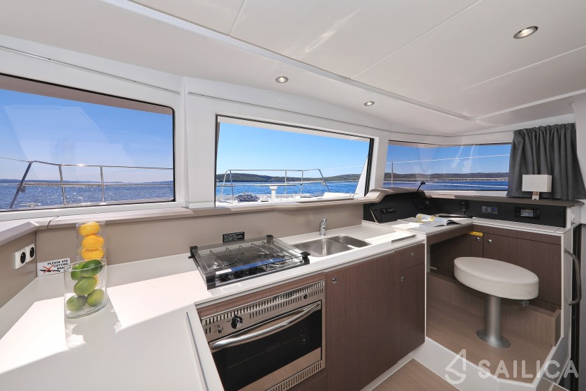 Bali 4.1 - Yacht Charter Sailica