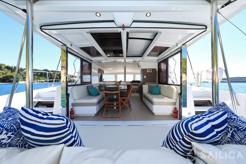 Bali 4.1 - Yacht Charter Sailica