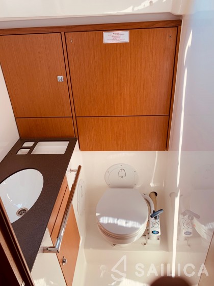 Bavaria 46 Cruiser - Yacht Charter Sailica